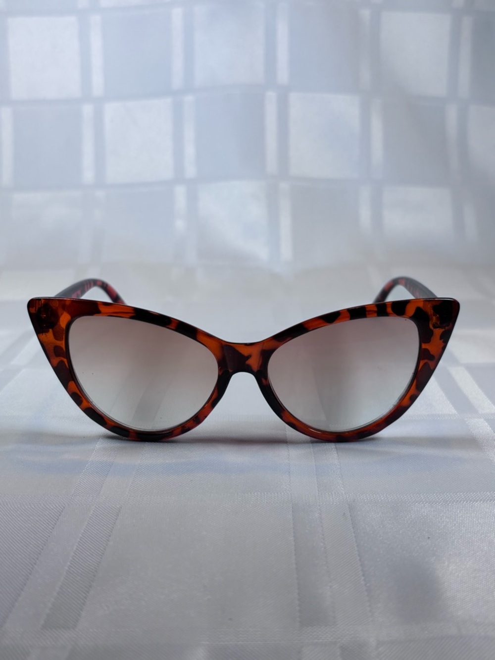 MUST BUNDLE 3 $5 ITEMS Tortoiseshell Cat Eye Reader 1.50 Sunglasses - Picture 4 of 9